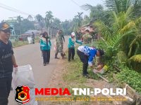 Kapolsek Menyuke - Kapolsek Menyuke Beserta Danramil Menyuke Pimpin Giat Gotong Royong di Pasar Darit