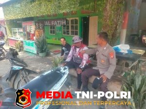 Patroli ke Pasar Saik, Polsek Hanau Ajak Pedagang dan Warga Bersama Jaga Keamanan