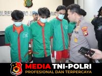 Polres Jakbar - Polres Jakbar Bongkar Sindikat Tembakau Sintetis, Cairan Narkotika Bisa Disemprot ke Rokok Biasa