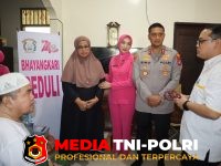 Kapolres Binjai - Kapolres Binjai Anjangsana dan Berikan Tali Asih kepada Personel yang Sakit Menahun