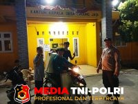 Polsek Babelan - Pastikan Logistik Pilkades Aman, Polsek Babelan Kawal Distribusi ke 24 TPS Desa Kedung Jaya