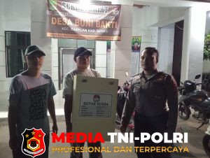 Polsek Babelan Kawal Distribusi Kotak dan Surat Suara ke 18 TPS Desa Buni Bakti