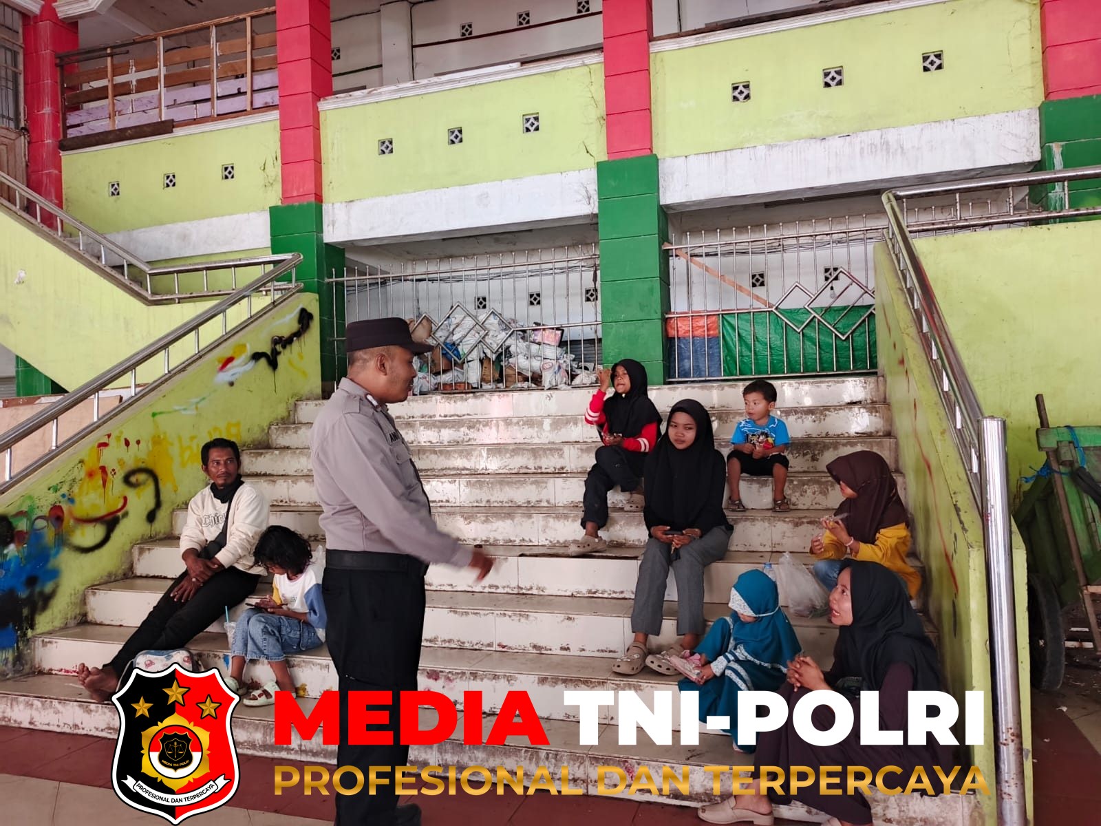 Polres Seruyan - Sambangi Tukang Parkir dan Warga di Pasar Saik, Pamapta III Polres Seruyan Perkuat Binkamsa