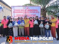 Pekarangan Pangan - Dari Pekarangan Jadi Pangan, Kapolres Seruyan Panen Hidroponik dan Ikan untuk Masyarakat