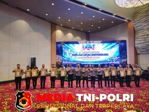 Polres Mesuji - Kasat Lantas Polres Mesuji Raih Penghargaan dari Kapolda Lampung pada Peringatan HUT Polantas ke-71