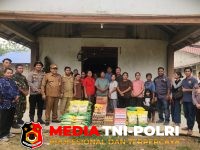 Kapolsek Mempawah - Kapolsek Mempawah Hulu Bersama Forkopimcam Hadir Berikan Bantuan dan Dukungan Kemanusiaan Kepada Warga Terdampak Puting Beliung