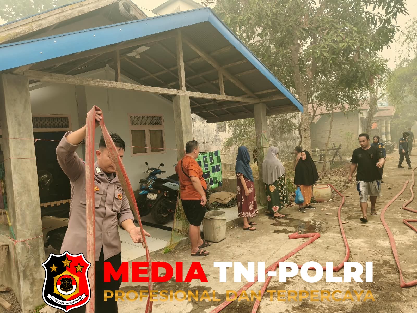 Polres Barsel - Polres Barsel Salurkan 4.000 Liter Air Bersih untuk Warga Terdampak Kekeringan