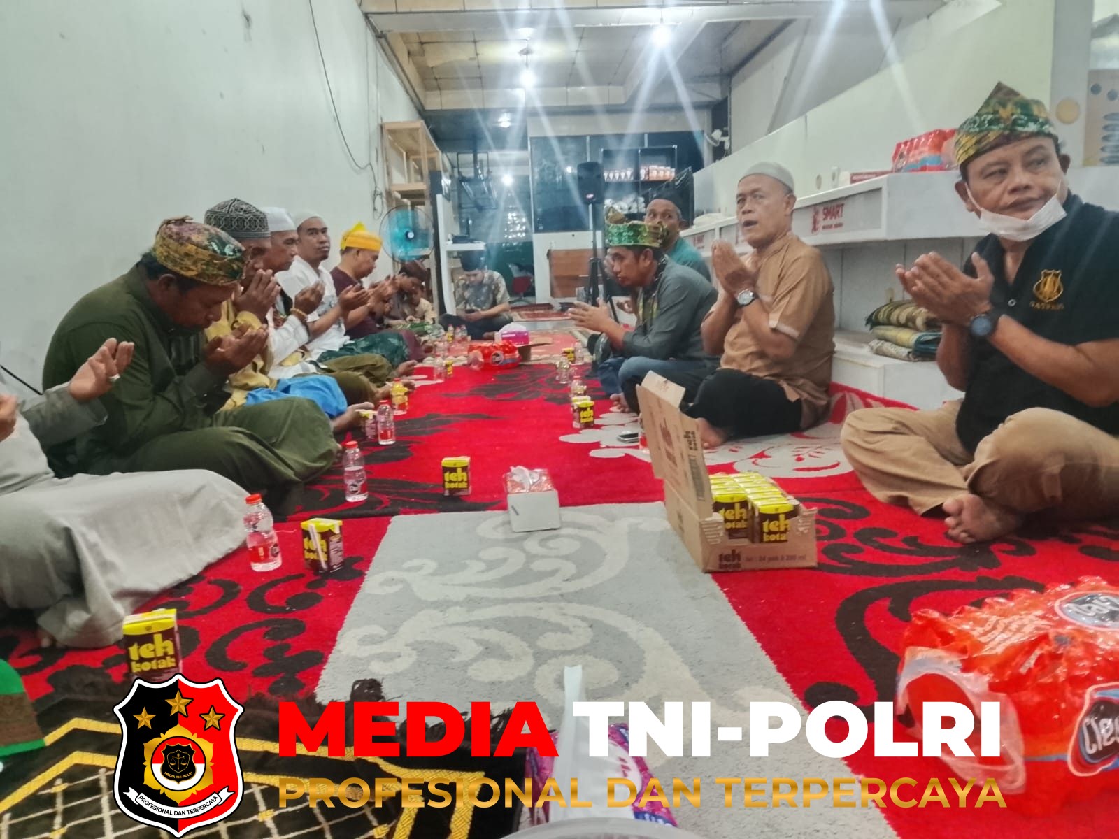 Pembacaan Munakif - Pembacaan Munakif Siti Hadijah Pada Rutinan Setengah Bulanan Laung Kuning Banjar DPC Sampit Sekaligus Hadriansyah Minta Do,a nya Menempati Toko Baru