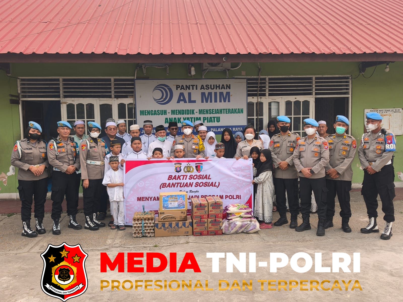 Polda Kalteng - HUT ke-24 Propam Polri, Bidpropam Polda Kalteng Salurkan Bantuan ke Dua Panti Asuhan