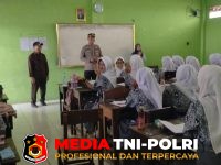 Polisi Pendamping - Polisi Pendamping Kelas Sambangi SMK Karya Bakti, Dorong Pelajar Fokus Belajar dan Jauhi Kenakalan Remaja