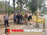 Polsek Abung - Polsek Abung Selatan Imbau Warga Tak Lakukan Pemerasan Saat Perbaikan Jalinsum di Blambangan Pagar