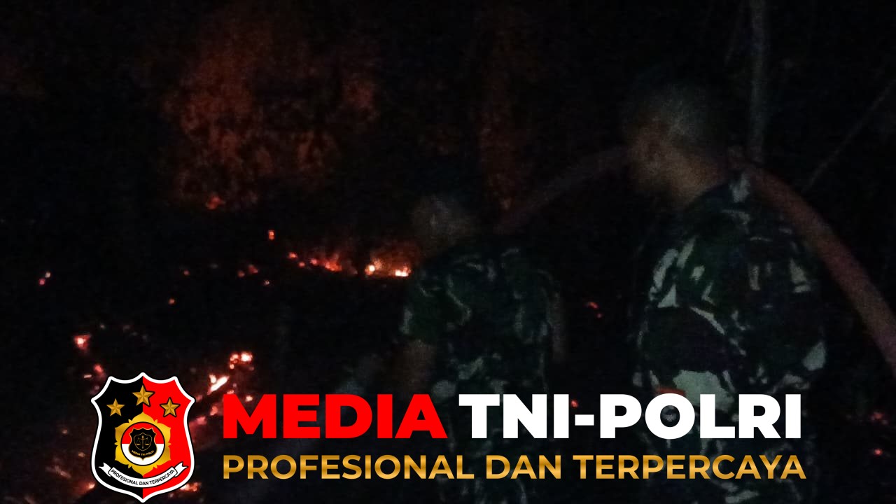 Kodim 1015/Sampit - Tak Kenal Lelah, Personel Kodim 1015/Sampit Lakukan Pembasahan Di Titik Pasca Karhutla