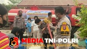 Polres Barsel Salurkan 4.000 Liter Air Bersih dan Gelar Bakti Kesehatan bagi Warga Terdampak Kekeringan