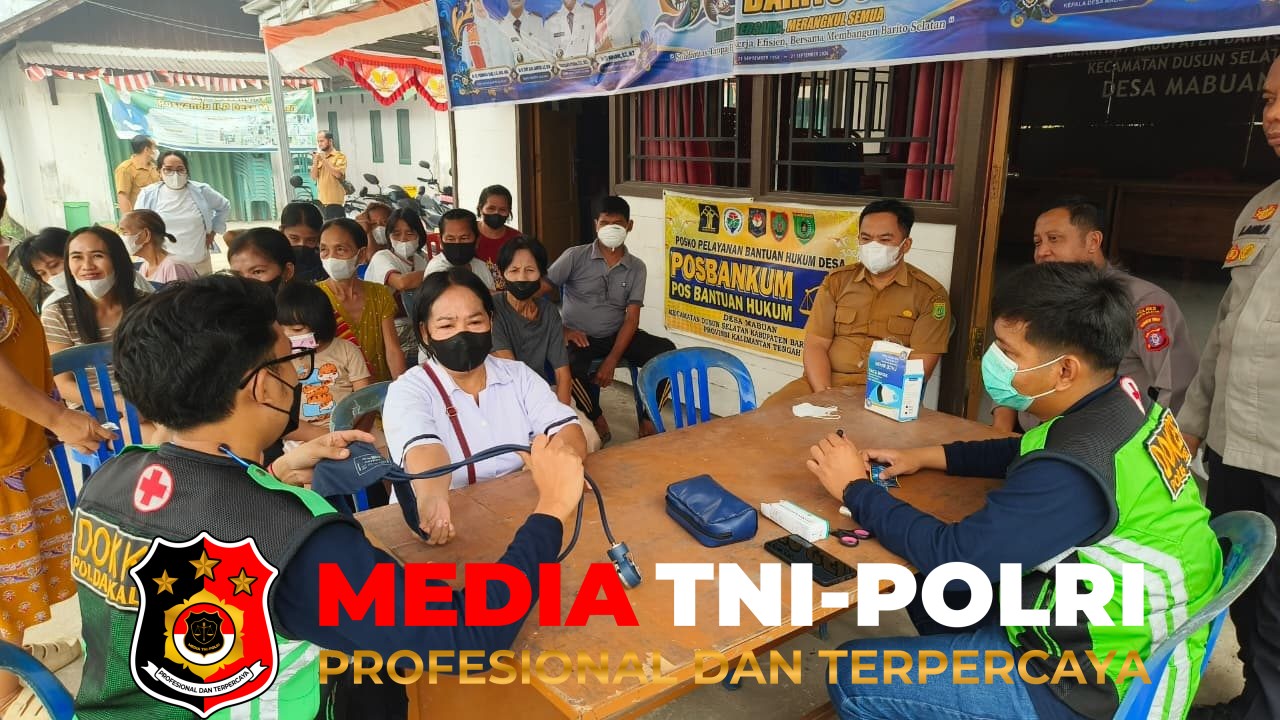 Polres Barsel - Polres Barsel Salurkan 4.000 Liter Air Bersih dan Gelar Bakti Kesehatan bagi Warga Terdampak Kekeringan