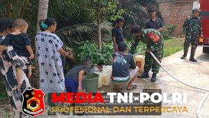 Salurkan Air Bersih untuk Warga Sungai Baung, Perkuat Kemanunggalan TNI dan Rakyat
