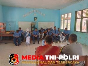 Bhabinkamtibmas Kedungwaringin Sosialisasikan SMA Kemala Taruna Bhayangkara di Bina Kharisma