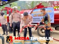 Polres Barsel - Polres Barsel Salurkan 4.000 Liter Air Bersih untuk Warga Terdampak Kekeringan