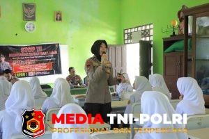Satgas Edukasi Karhutla Lemdiklat Polri Sasar Pelajar SMPN 2 Kuala Pembuang Lewat Program SERMA SEKAR