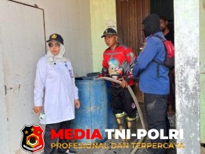 Pos Sektor Samuda Damkarmat Kotim Salurkan 12.000 Liter Air Bersih ke Warga Basirih Hilir