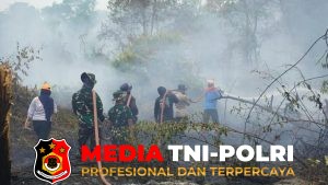 Personel Kodim 1015/Sampit Dengan Cepat Padamkan Api Dan Pembasahan
