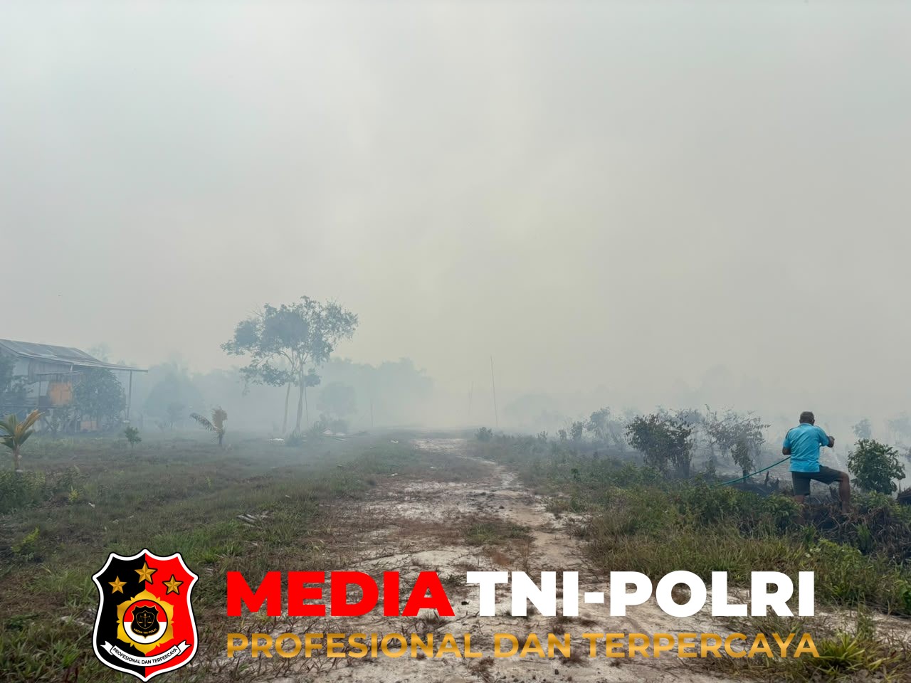 Karhutla - Koordinasi dengan Posko Karhutla, Damkar Kotim Tangani Kebakaran Lahan di Jalan Jaksa Agung