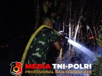 Kodim 1015/Sampit - Tak Kenal Waktu, Komandan Kodim 1015/Sampit Pimpin Padamkan Api Karhutla.