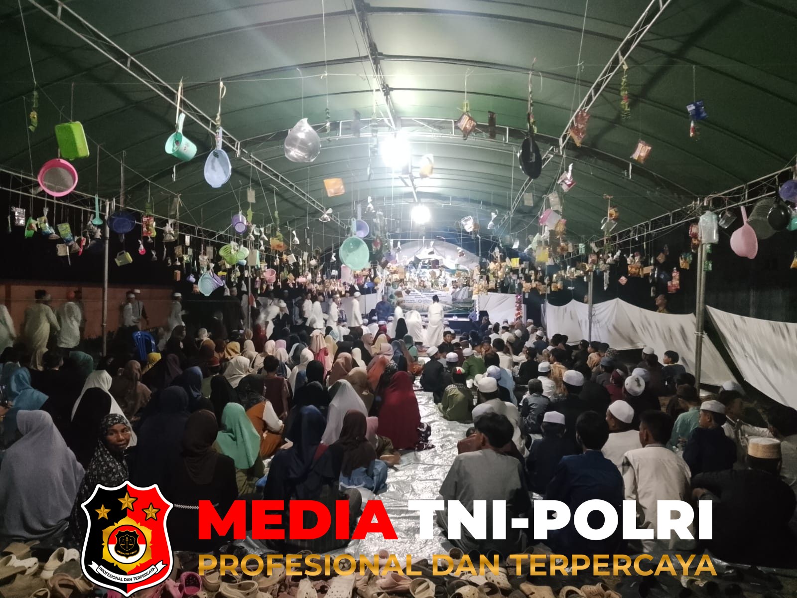 Ratusan Warga - Ratusan Warga Perumahan TVRI RT 67, RW 04 Menghadiri Maulid Nabi Muhammad SAW 1448 H - 2026 M.