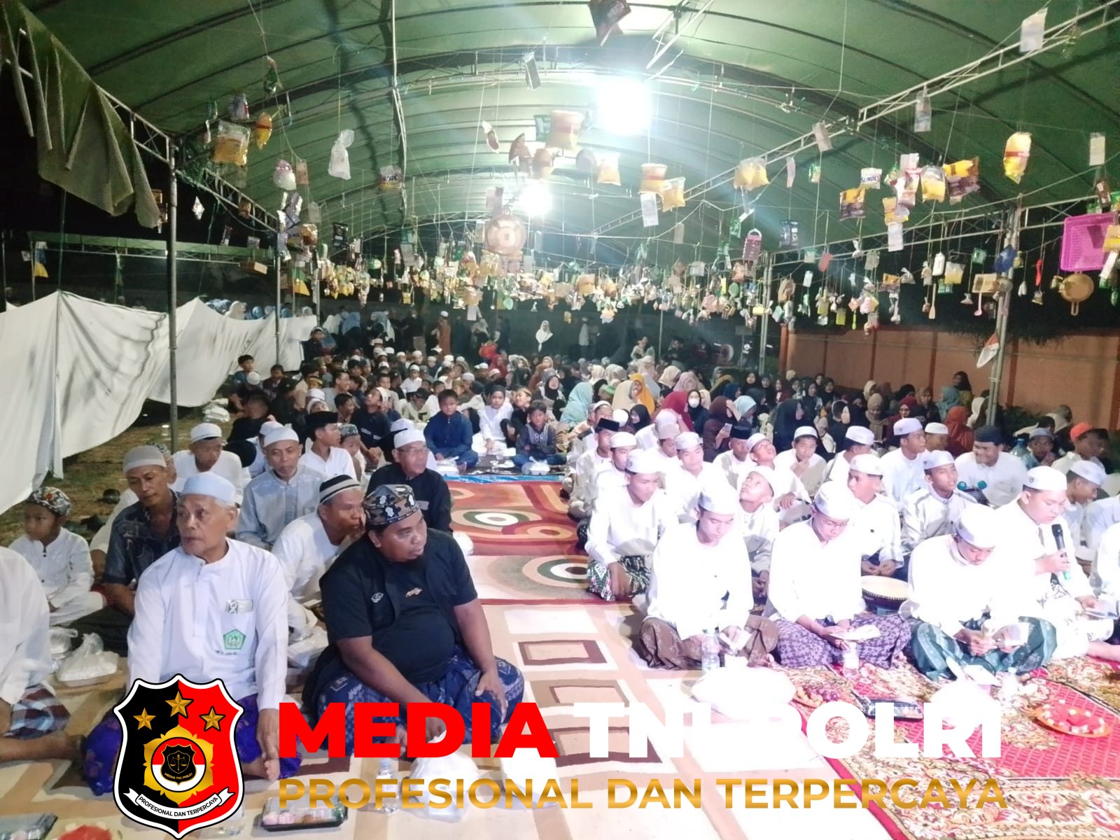 Ratusan Warga - Ratusan Warga Perumahan TVRI RT 67, RW 04 Menghadiri Maulid Nabi Muhammad SAW 1448 H - 2026 M.