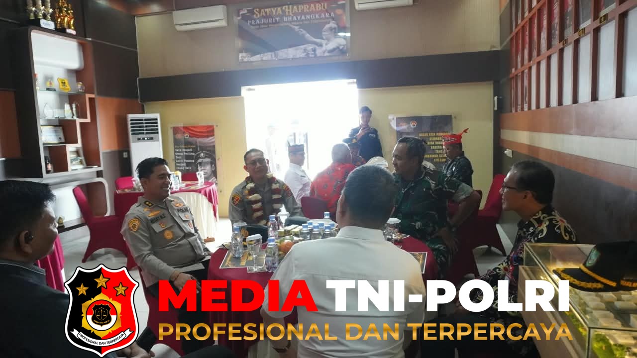 Kodim 1015/Sampit - Komandan Kodim 1015/Sampit Hadiri Prosesi Penyambutan Kapolres Kotim