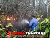 Polsek Danau - Gerak Cepat Tindak Lanjuti Hotspot di Terawan, Tim Gabungan Polsek Danau Sembuluh Langsung Bergerak Padamkan Api