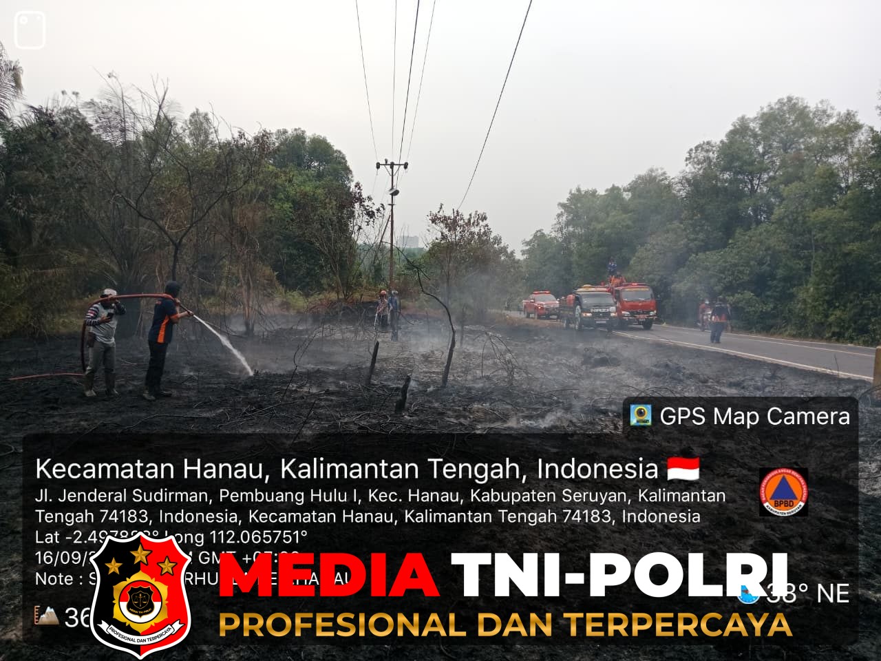 Polsek Hanau - Cegah Karhutla Meluas, Polsek Hanau dan Tim Gabungan Lakukan Pemadaman dan Pendinginan di Km 147