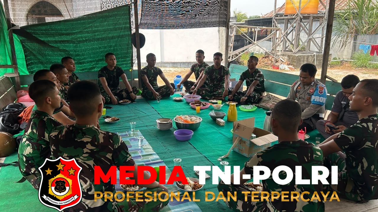 Yonif TP - 13 Personel Yonif TP 923/Mty Laksanakan Kegiatan Penghamparan Tanah di Area Masjid Al Haromain