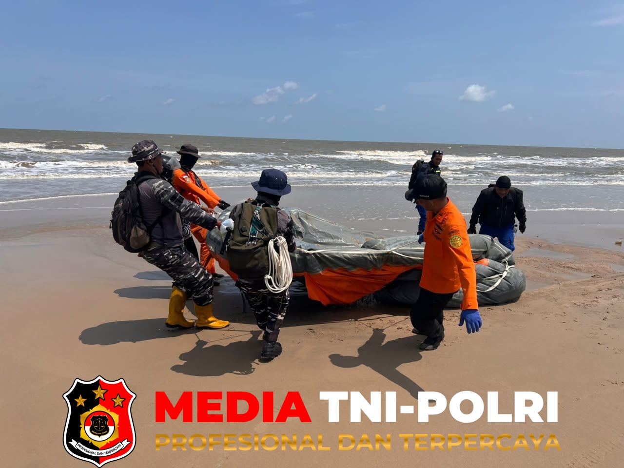 Terpadu Pesisir - Patroli Terpadu di Pesisir Seruyan Hilir, Tim Gabungan Amankan 6 Life Raft Diduga Milik Kapal Tenggelam KM Virgo Transport 8