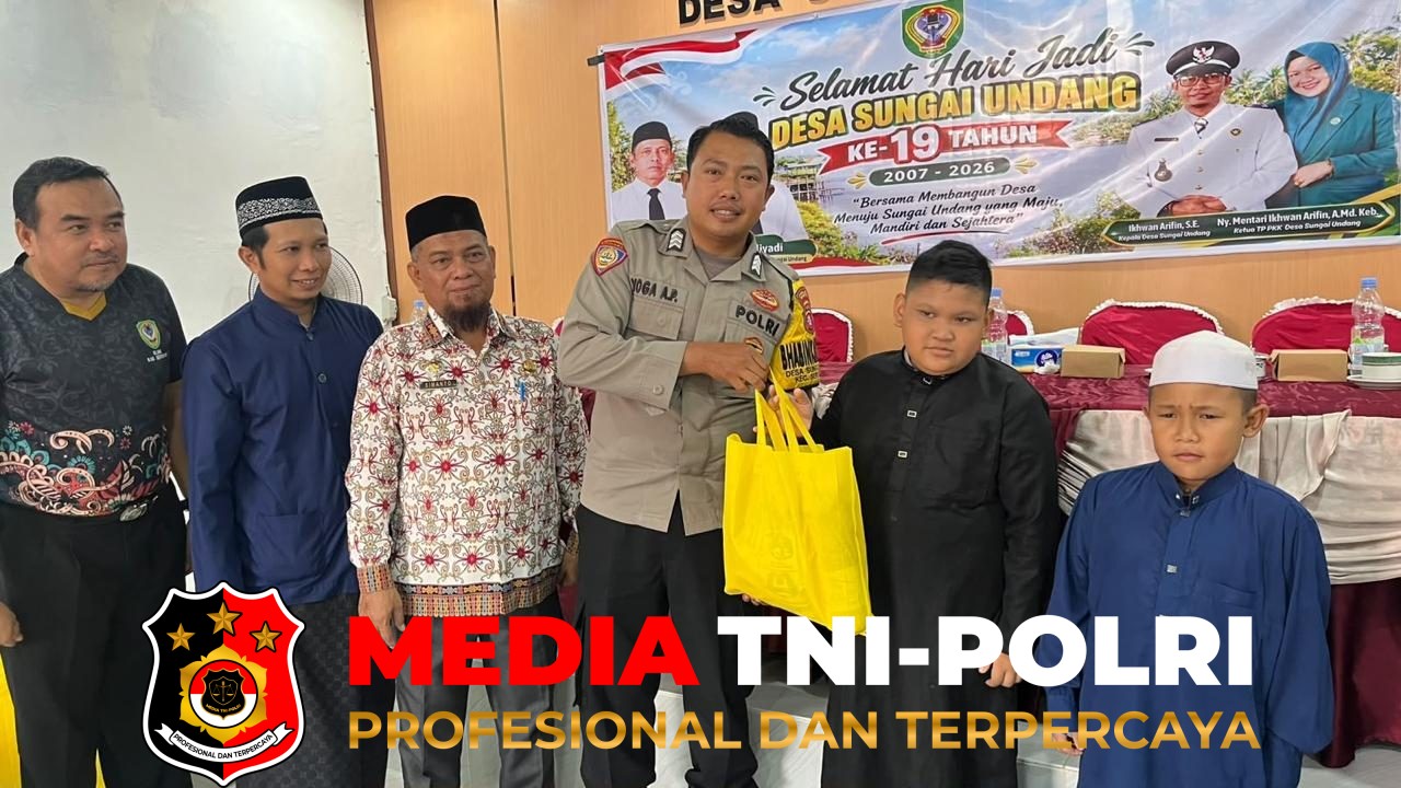 Bhabinkamtibmas - Hadir di Syukuran HUT ke-19 Desa Sungai Undang, Bhabinkamtibmas Ajak Warga Jaga Kebersamaan