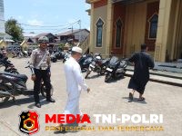 Polres Seruyan - Jaga Kekhusyukan Salat Jumat, Pamapta I Polres Seruyan Amankan Arus Lalu Lintas di Masjid Al Azhar