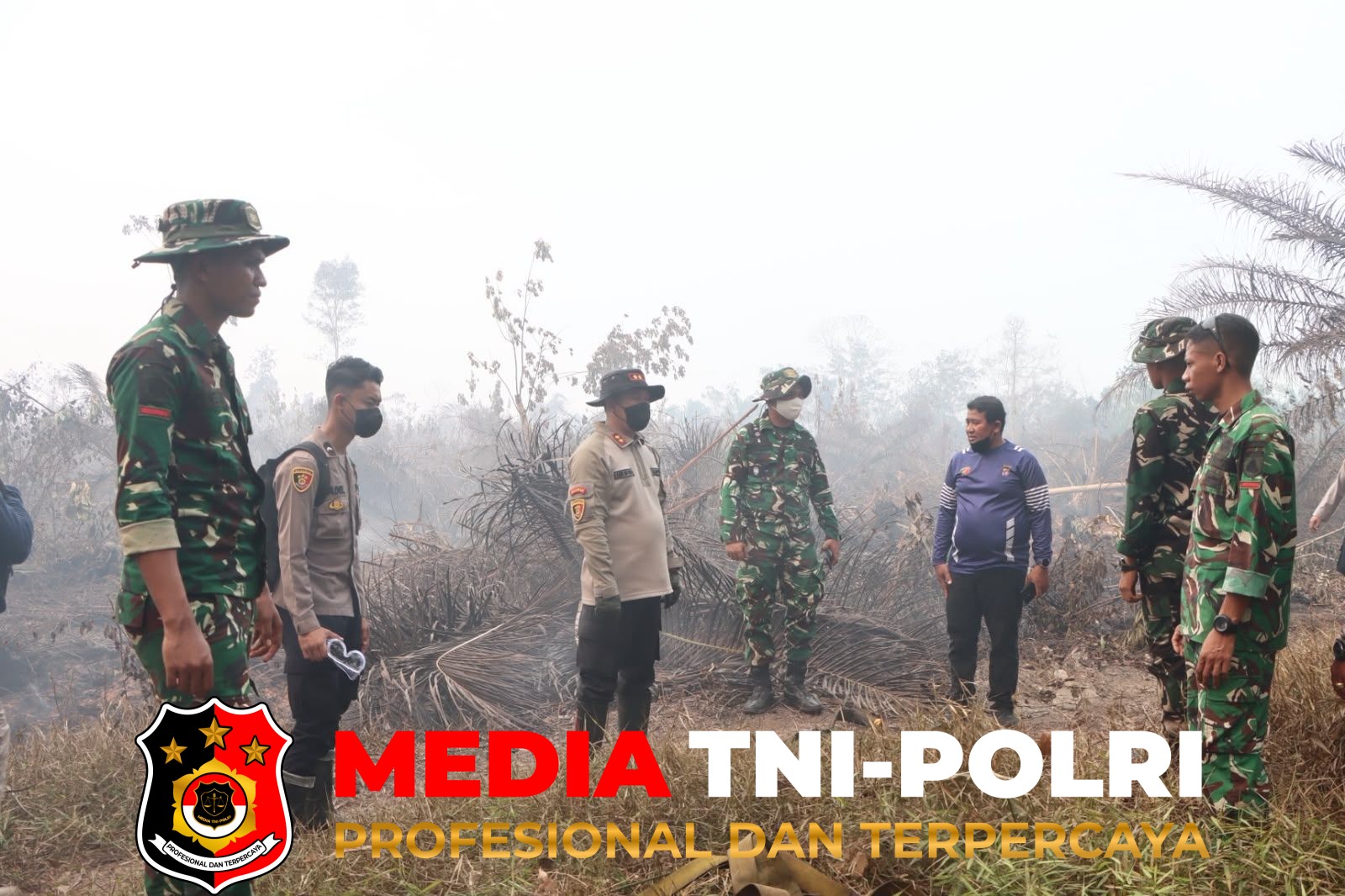 Karhutla - Kapolres Kotim Bersama Tim Gabungan Padamkan Karhutla di Desa Rawa Sari