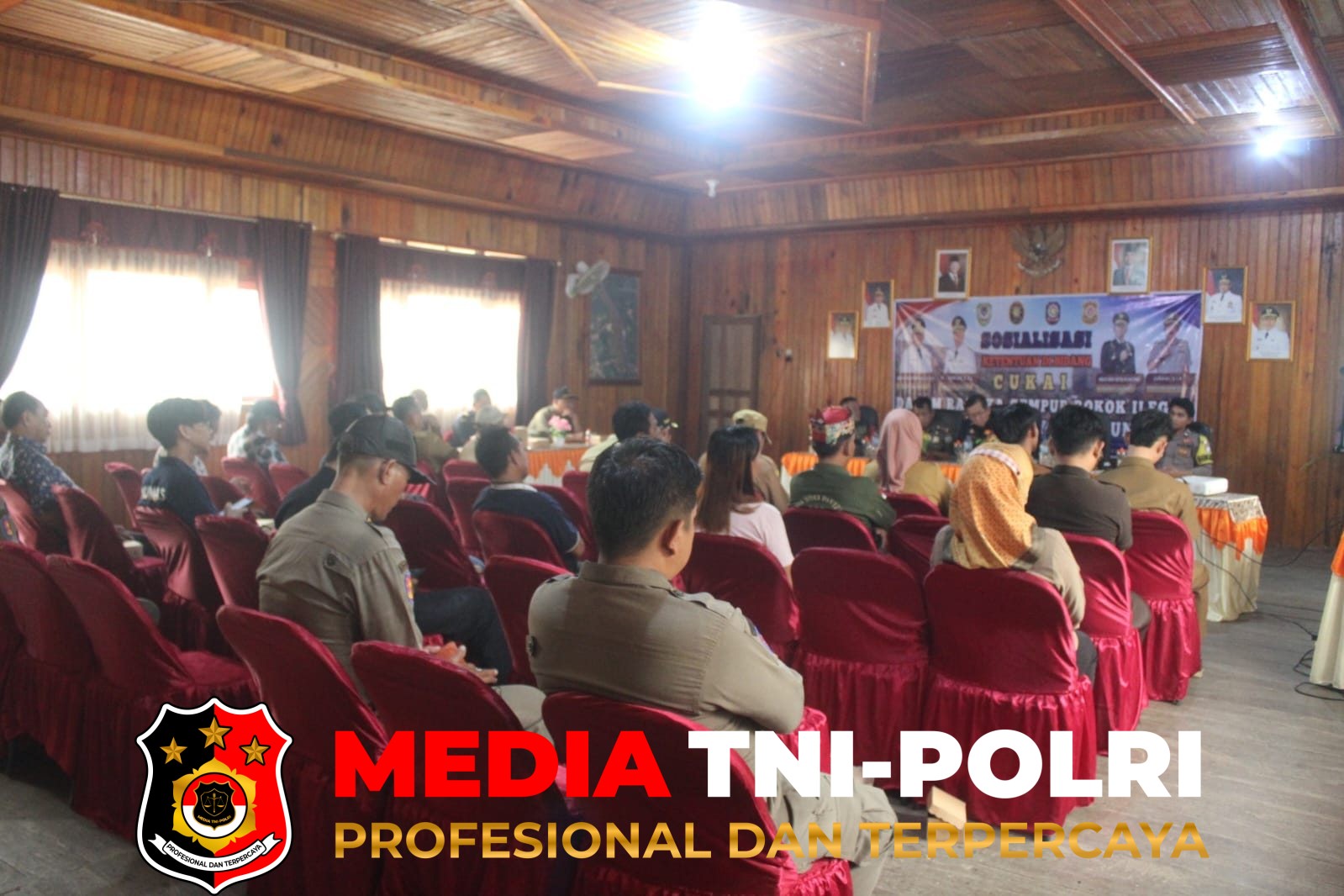 Polsek Seruyan - Cegah Rokok Ilegal Beredar, Polsek Seruyan Tengah dan Bea Cukai Sosialisasi Cukai ke Pelaku Usaha