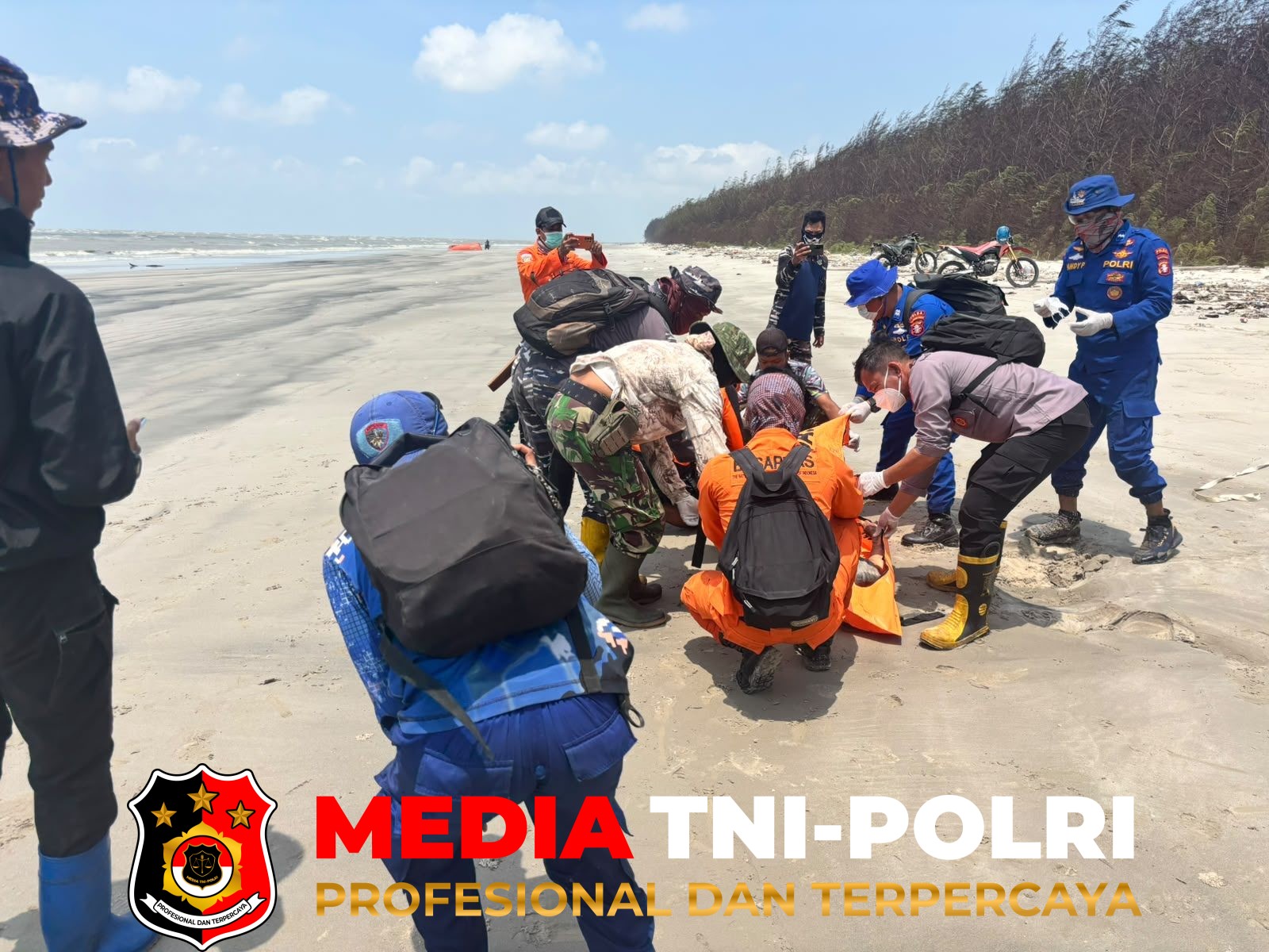 Evakuasi Jenazah - Evakuasi Dua Jenazah Tanpa Identitas di Pesisir Seruyan, Tim Gabungan Temukan Skoci Bertuliskan KM Virgo Transport 8
