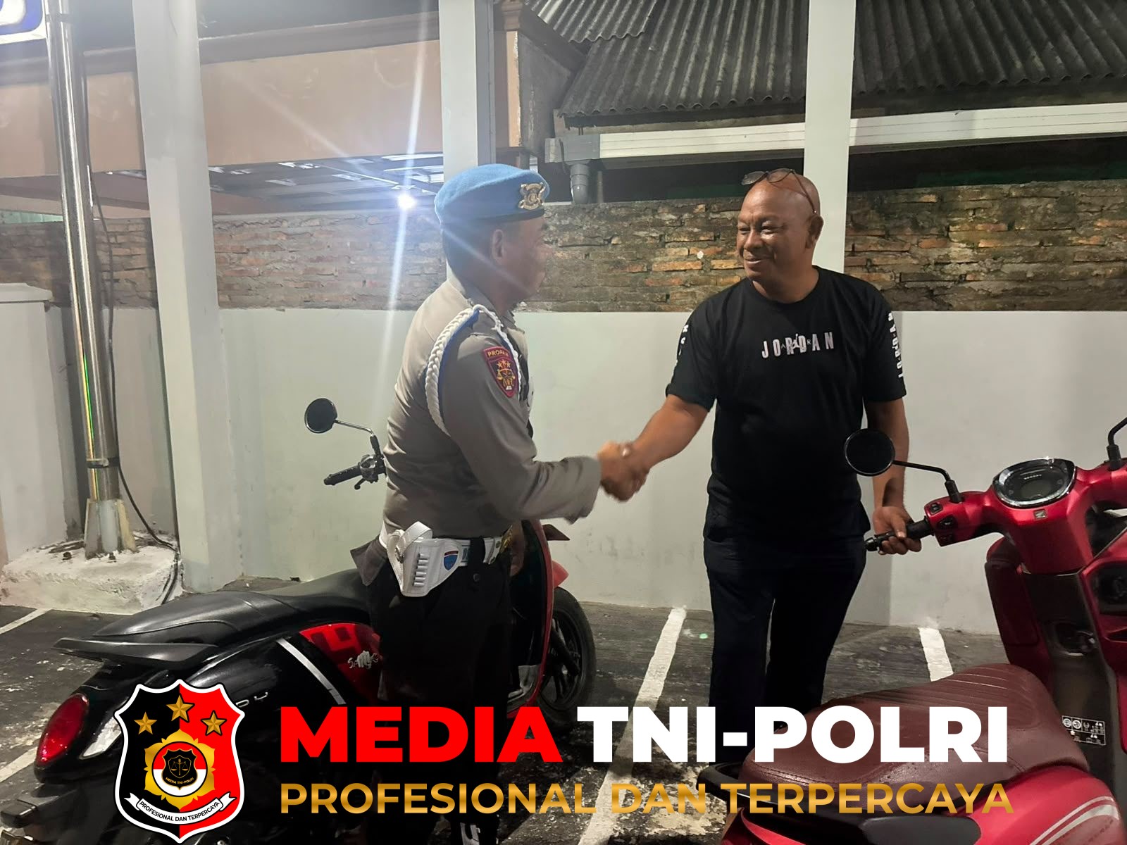 Polsek Seruyan - Jaga Kamtibmas Malam Hari, Polsek Seruyan Hilir Gelar Patroli Dialogis di Kuala Pembuang