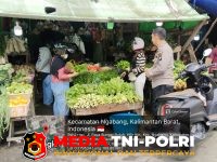 Polsek Ngabang - Patroli Dialogis Polsek Ngabang, Polisi Ajak Pedagang Bersama Cegah Premanisme