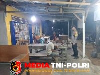 Polsek Mandor - Patroli Malam Polsek Mandor Sasar Titik Rawan, Polisi Sapa Warga dan Sampaikan Imbauan Kamtibmas