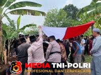 Wakapolres Tanggamus - Wakapolres Tanggamus Pimpin Upacara Pemakaman Aiptu Riduan Hadi