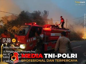 Cegah Api Meluas, Tim Satgas Karhutla Seruyan Padamkan Titik Api di Jalan Pemuda