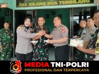 HUT TNI - HUT TNI ke 81 Tahun, Kapolsek Megamendung dan Jajaran Berikan Kejutan ke POSMIL 0621