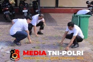 Wujudkan Indonesia Asri, Polres Seruyan Gelar Kurve Bersama di Lingkungan Mako