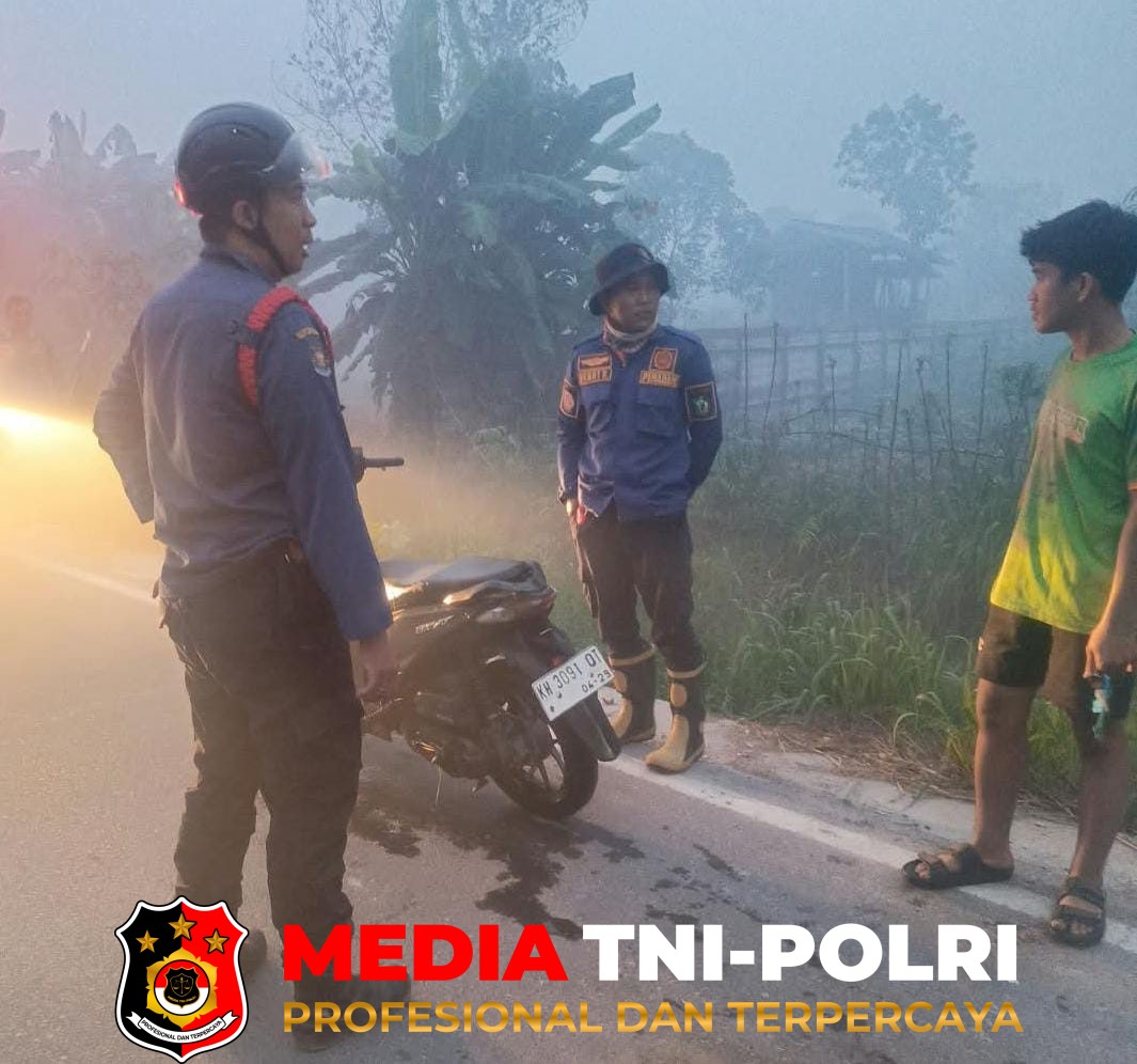 Motor Masuk - Motor Masuk Sungai di Jalan Walter Condrat, Warga dan Damkarmat Kotim Lakukan Evakuasi