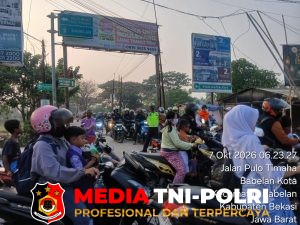 Polsek Babelan Atur Arus Lalu Lintas Pagi di Perempatan Warung Gabus