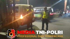 Respon Cepat Layanan 110, Polsek Tambun Selatan Evakuasi Korban Kecelakaan Tunggal ke Rumah Sakit