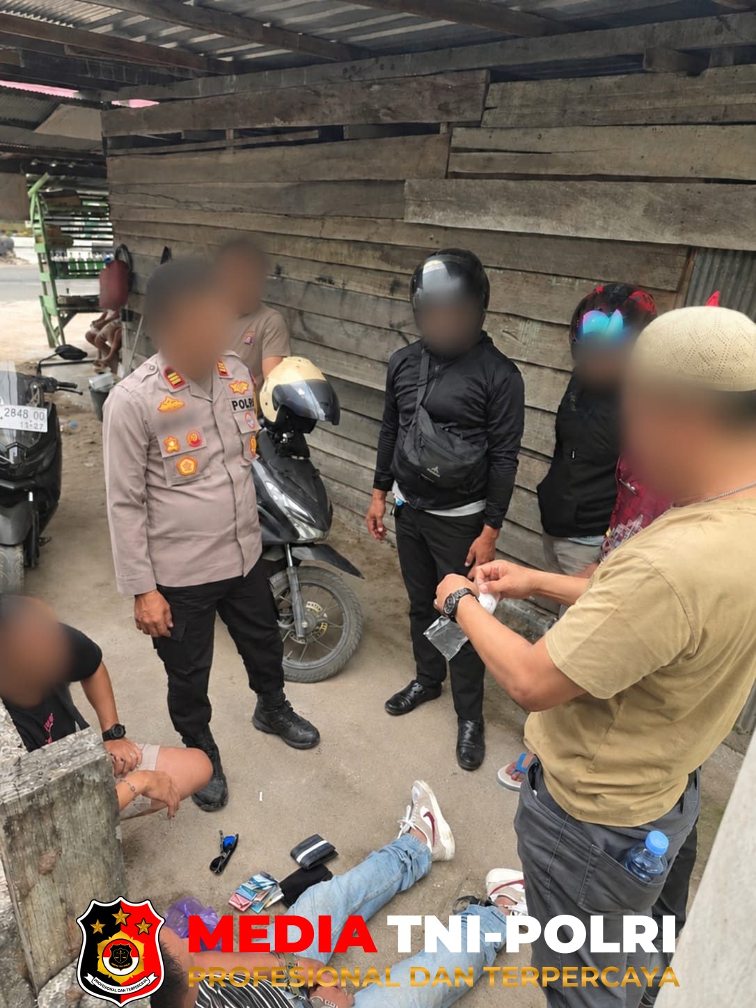 Polsek Ketapang - Polsek Ketapang Amankan Pria dengan Barang Bukti Sabu Hampir 100 Gram