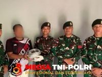 Gencarkan Komsos - Gencarkan Komsos dan Edukasi Hukum, Satgas Pamtas Yonarmed 13/Nanggala Terima Penyerahan Sukarela 1,1 Kg Sisik Trenggiling dari Warga Perbatasan